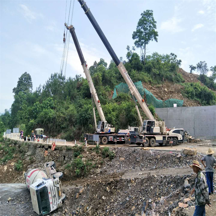 铜陵义安汽车掉沟里叫吊车救援要多少钱